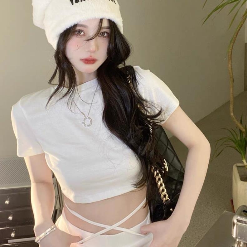Áo thun croptop cổ tròn đan dây lưng 2 màu