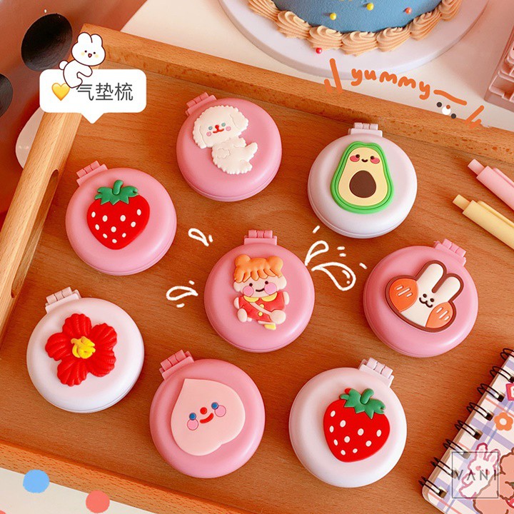 Gương Mini Bỏ Túi Kèm Lược Đệm Hình Họa Hình Dễ Thương, Cute - Vani Store