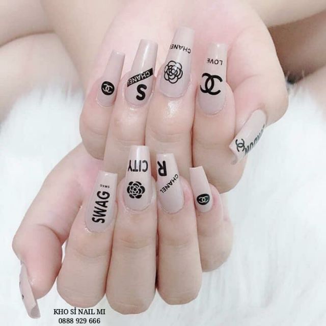 Miếng dán móng tay 3D nail sticker chủ đề logo các thương hiệu nổi tiếng 12 mẫu (lẻ 1 tấm)