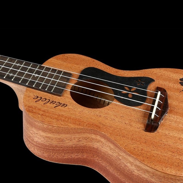 Đàn Ukulele Concert BWS cỏ bốn lá ( cỏ may mắn ) tặng đủ phụ kiện