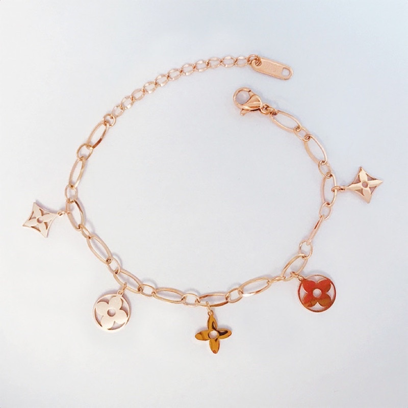 Lắc tay/Vòng tay titan hoa lv rỗng