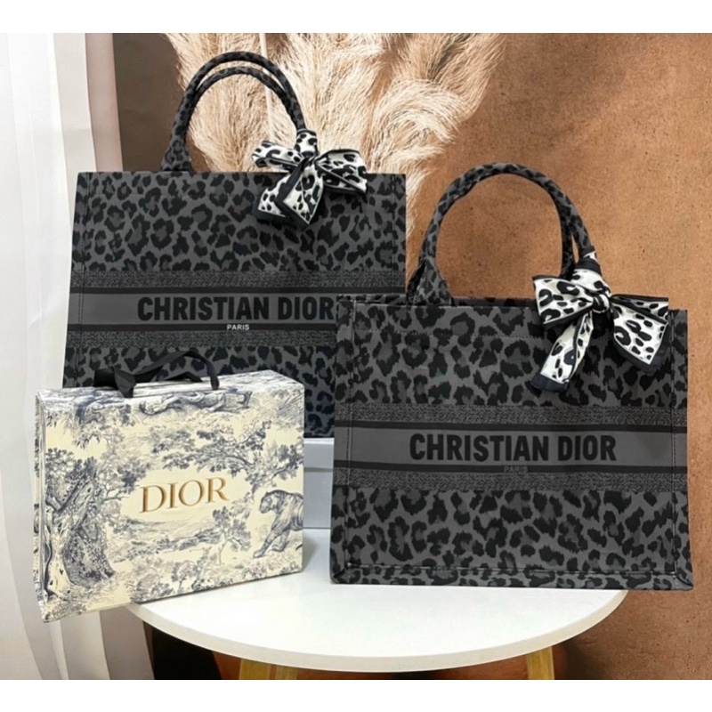 (Ảnh chụp thật) Túi Dior Book Tote du lịch 2 size 36 và 40 Tặng Khăn hãng