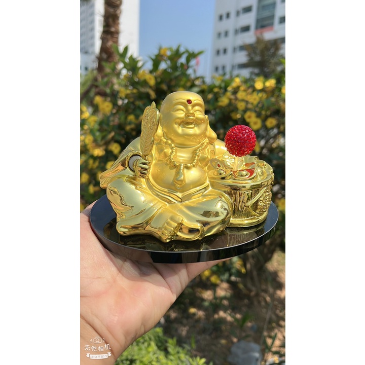 Tượng phật Di Lặc quạt phe phẩy quả cầu xoay bằng năng lượng mặt trời