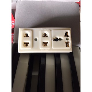 Ổ cắm 3 cửa
