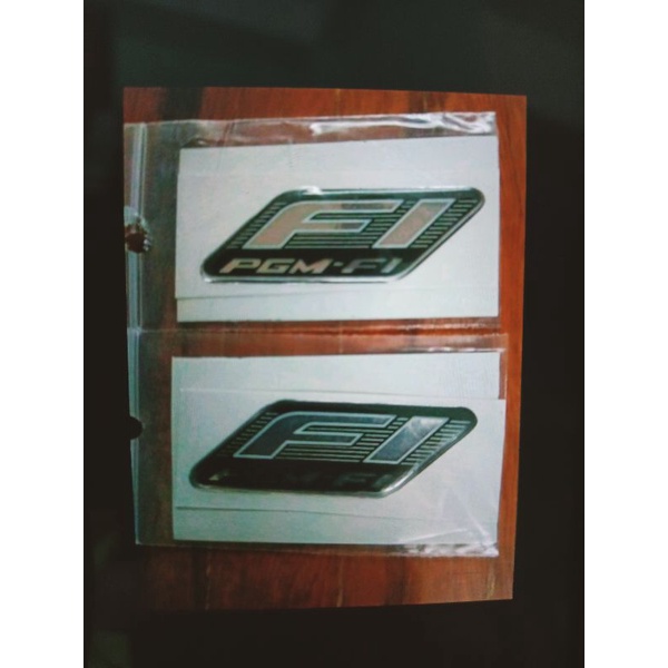 Bộ 2 chữ nổi Fi màu đen new