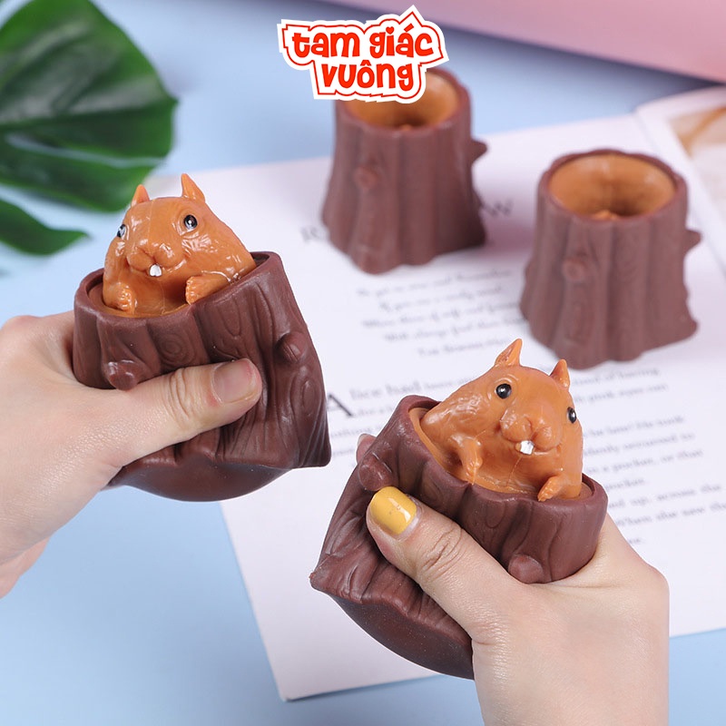 Chú Sóc Trốn Tìm Trong Gốc Cây Tinh Nghịch Đồ Chơi Cho Bé Bằng Nhựa Dẻo