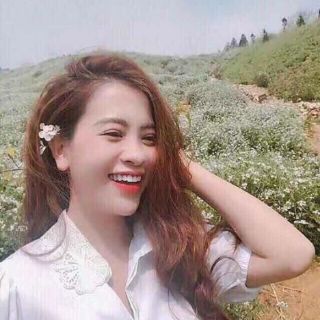 Sơ mi trắng cổ ren tay bồng