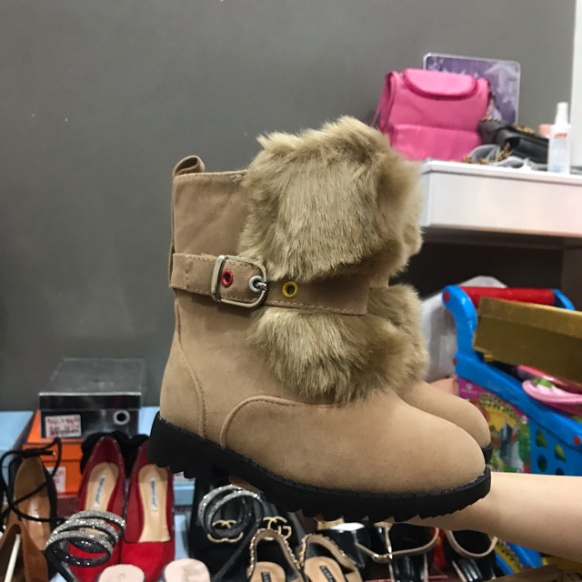 Boot cổ lông cho pé iu 👢👢