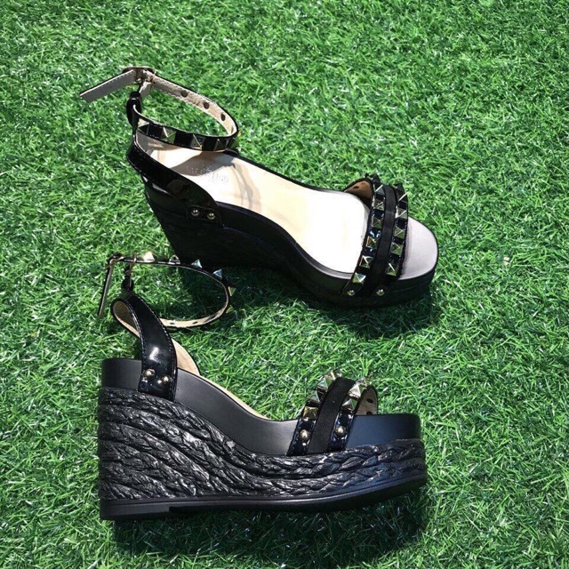 Sandal đinh loại 1