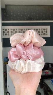 Cột tóc scrunchies vải phi bóng