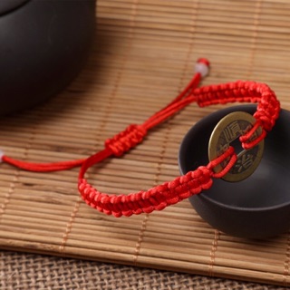 Vòng tay đỏ may mắn