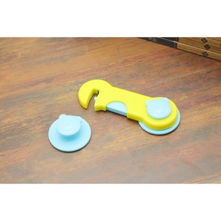Khóa tủ giữ an toàn cho bé