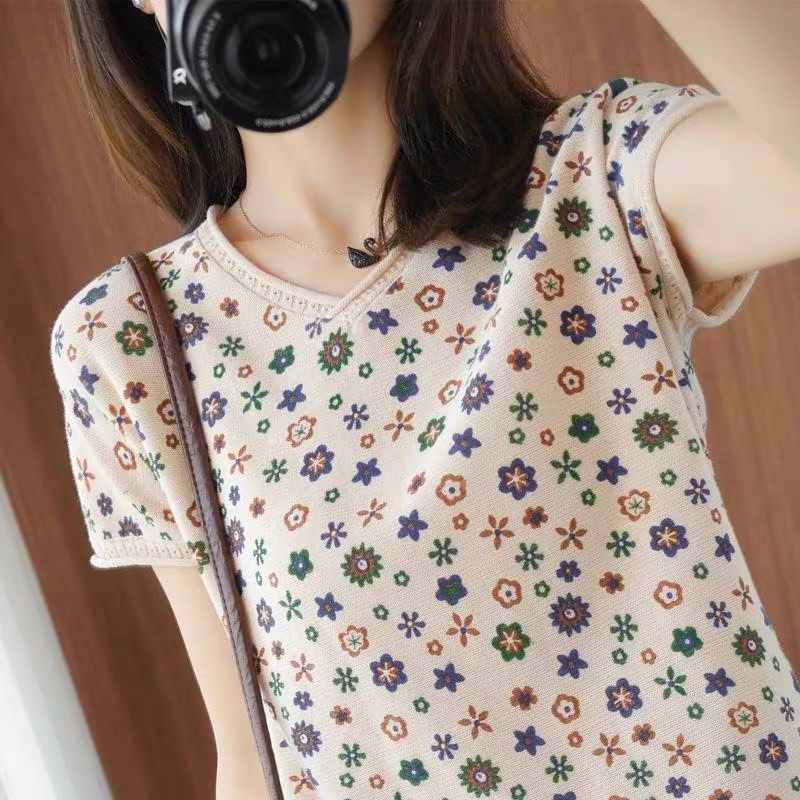 Áo thun tay ngắn dáng rộng cổ chữ V in họa tiết hoa thời trang cho phụ nữ trung niên