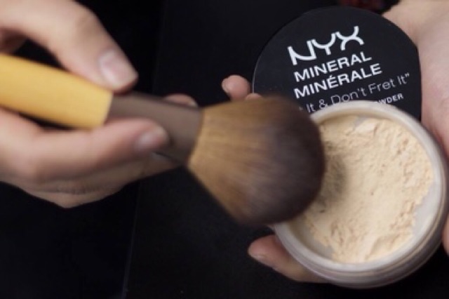 Phấn Phủ Dạng Bột Nyx Mineral “Set It & Don’t Fret It” Matte Finishing Powder