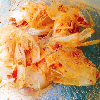 Bánh tráng trộn sa tế muối nhuyễn