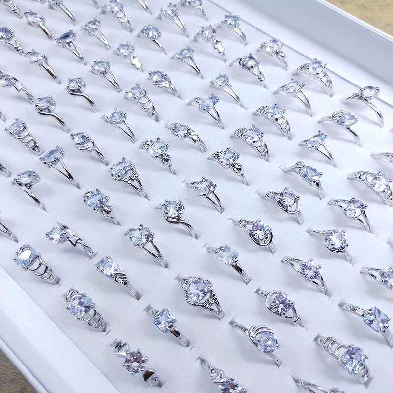Nhẫn Thời Trang Đính Đá Sáng Siêu Xinh( giao mẫu ngẫu nhiên )