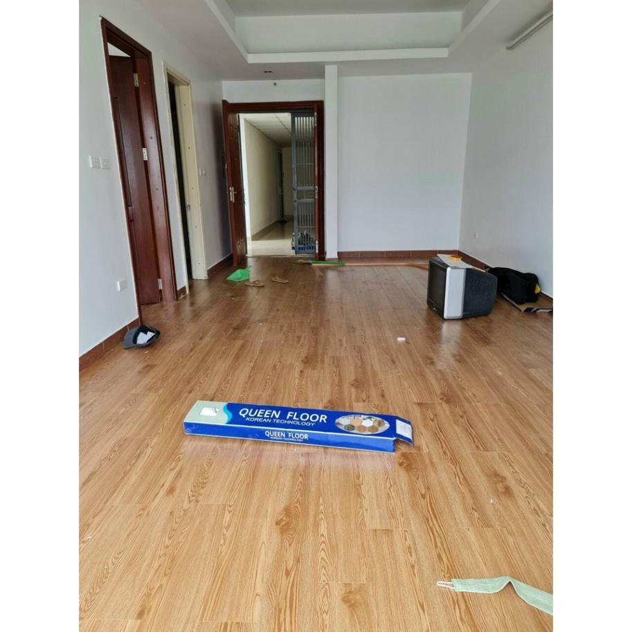 SÀN NHỰA GIẢ GỖ NHỰA NGUYÊN SINH CÓ SẴN KEO DÁN SIÊU DÍNH, VÂN SẦN, ĐỘ DÀY 2MM MF375