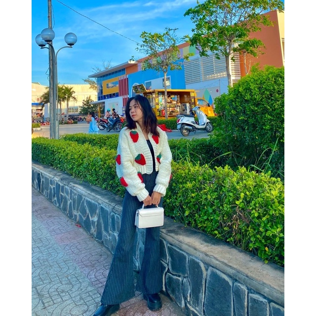 Áo khoác Cardigan dâu nổi len móc cho nữ sợi 2mm