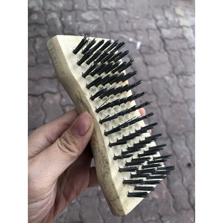 Bàn chải đánh gỉ sắt