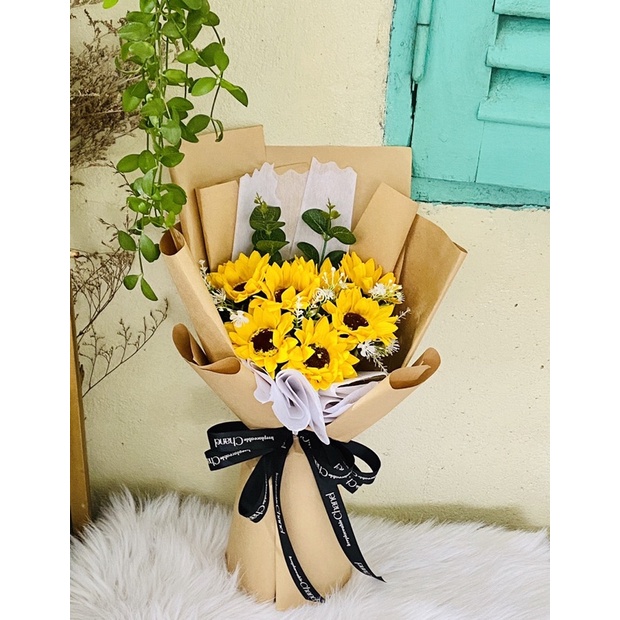 Bó hoa 7 bông hướng dương sáp tặng quà lễ tốt nghiệp