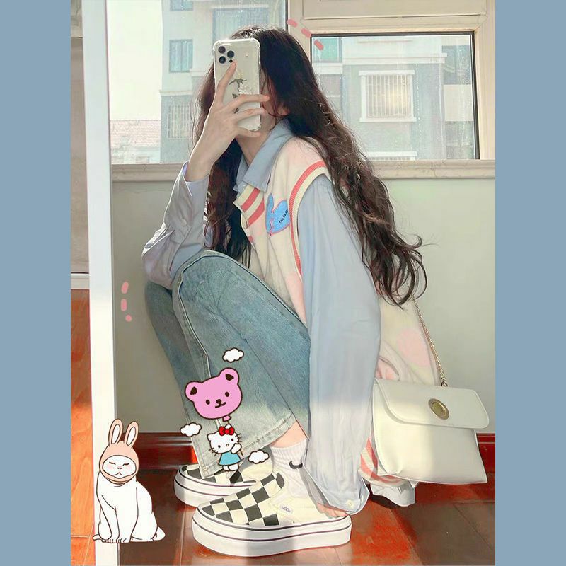 Set Áo Gile Len Cổ Không Đối Xứng Hoạ Tiết Hình Trái Tim Kèm Áo Sơ Mi 💓