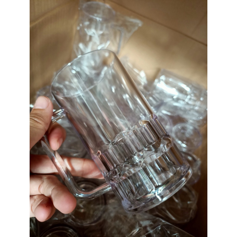 Cốc nhựa kính uống bia có quai acrylic siêu bền