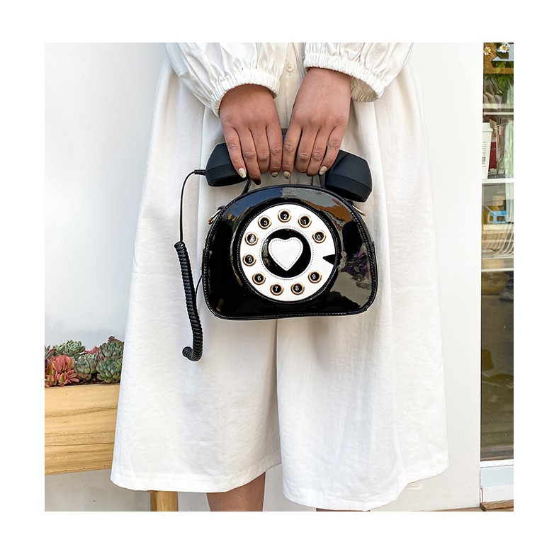 Túi đeo chéo độc lạ hình chiếc điện thoại bàn