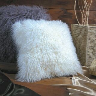 Gối lông cừu sofa