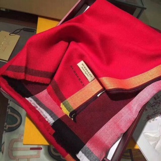 Khăn kẻ Burbery full box 300k có bill