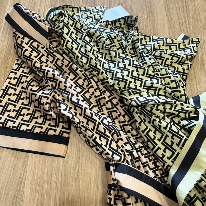 Váy dập ly kèm belt Topshop