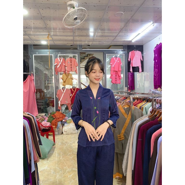 Đồ lam đi chùa mẫu lụa thêu sen