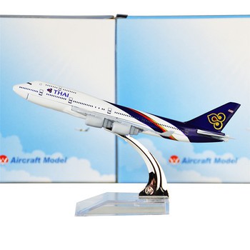 MÔ HÌNH MÁY BAY SẮT 16CM KÈM ĐẾ MICA - THÁI AIRWAYS - 8988