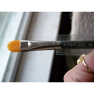 Cọ MAC che khuyết điểm 195