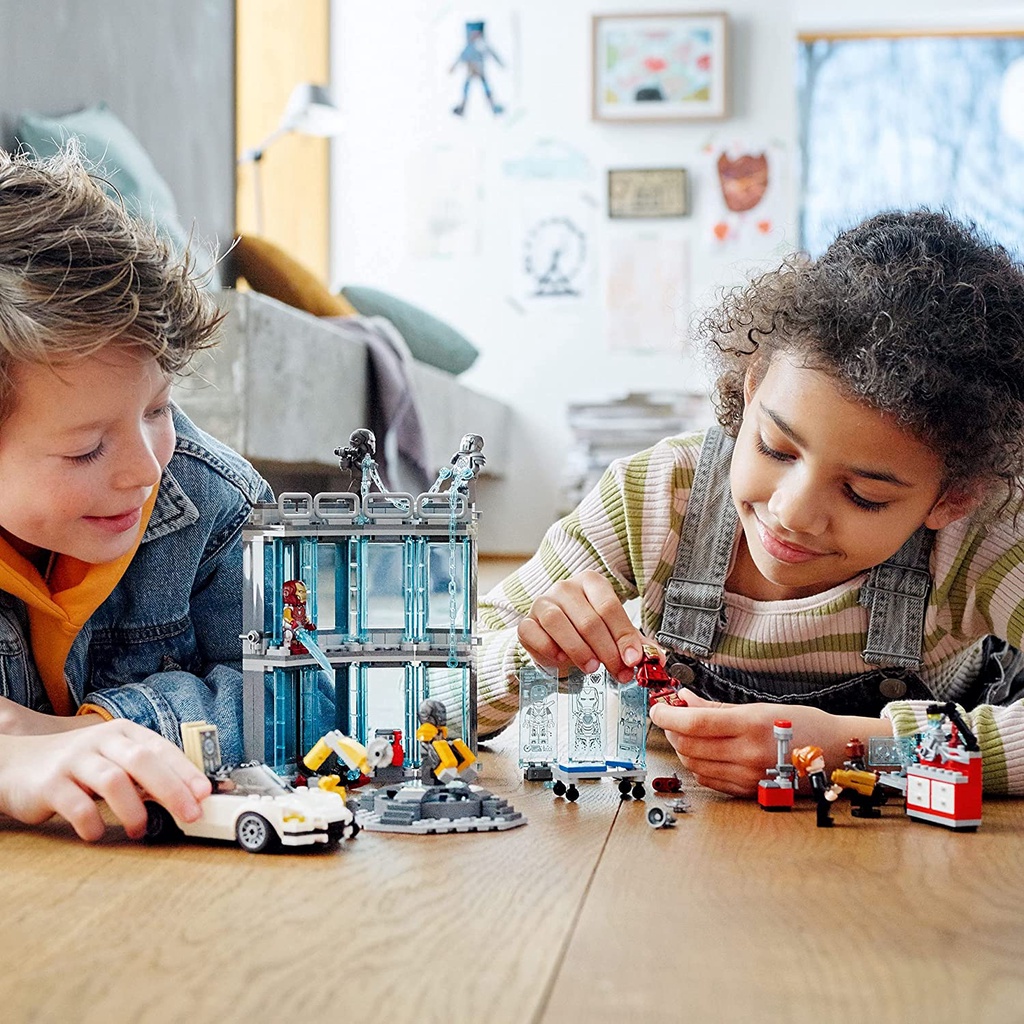 LEGO Marvel 76216 Kho Vũ Khí Của Người Sắt