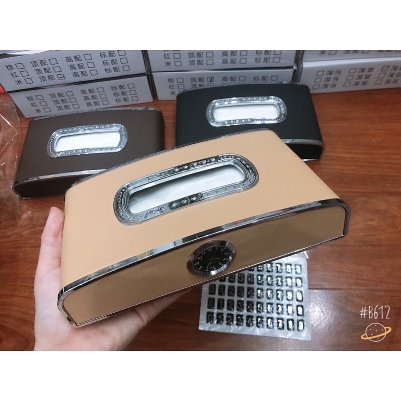 Hộp đựng giấy ăn trên ô tô 3 chức năng, có đồng hồ và bảng số điện thoại, chất liệu da cao cấp | BigBuy360 - bigbuy360.vn