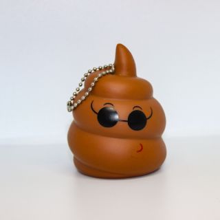 Móc khóa hình cục shit cao su