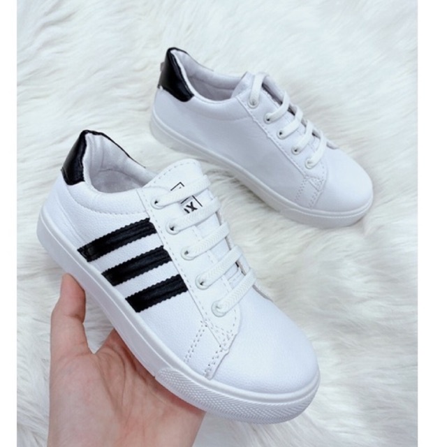 Giày thể thao trắng bé trai 3 sọc đen size 34-37