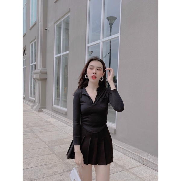 Áo cổ v đính nút