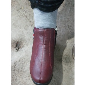 Đôi giày bốt bằng cotton lót nhung mềm mại giữ ấm mùa đông chống trượt cho nữ trung niên