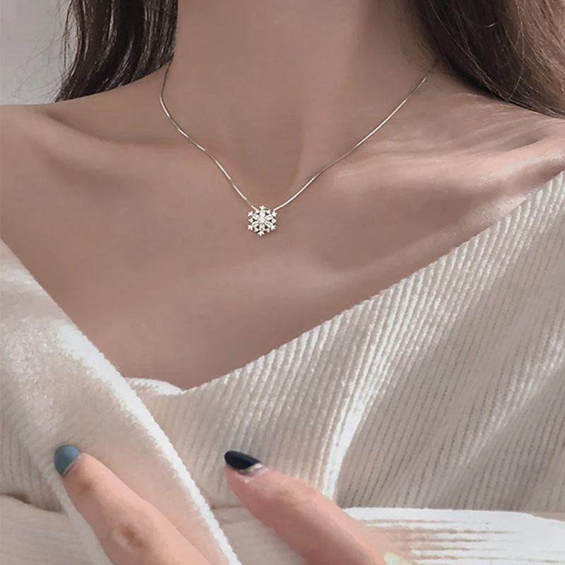 vòng cổ Mặt Hoa Tuyết Đính Pha Lê