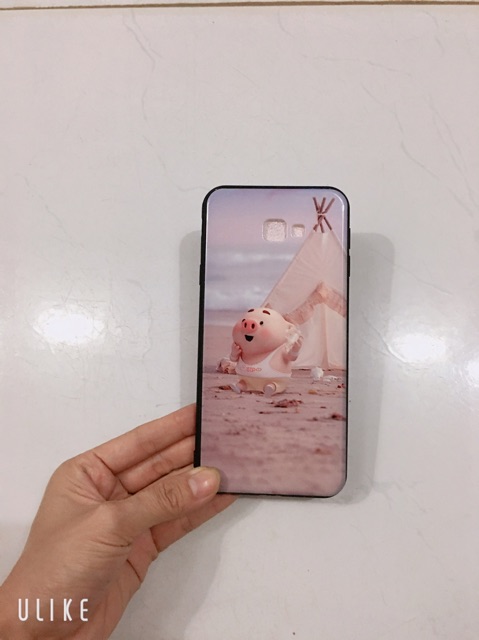 Ốp lưng Heo ngồi trên cát sam sung J4+,J4 Plus, J4 Core