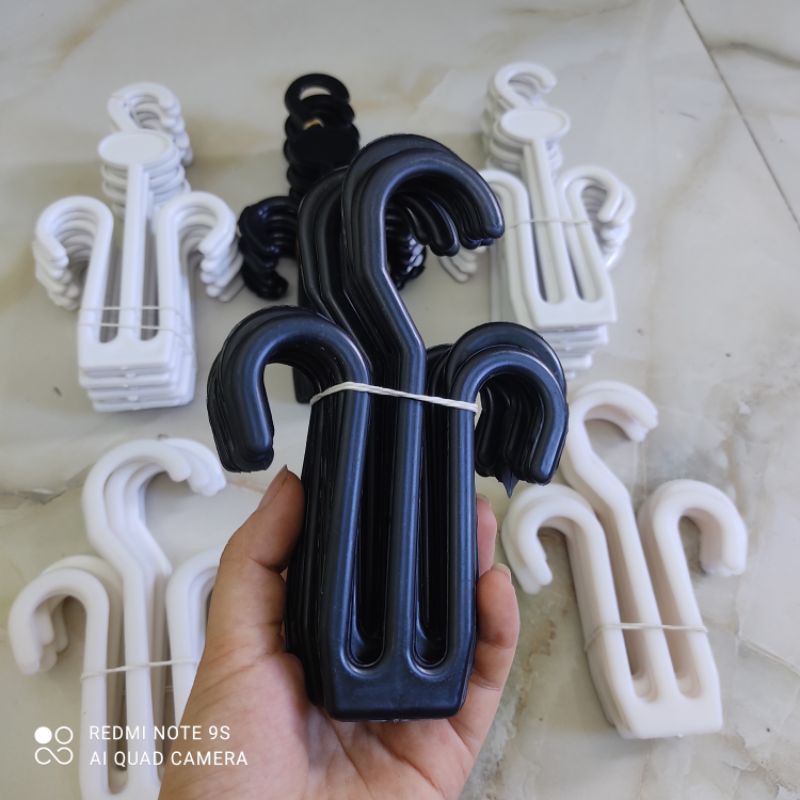 Móc treo dép, treo tông trưng bày cho shop,2 màu đen - trắng xinh xắn, bền đẹp