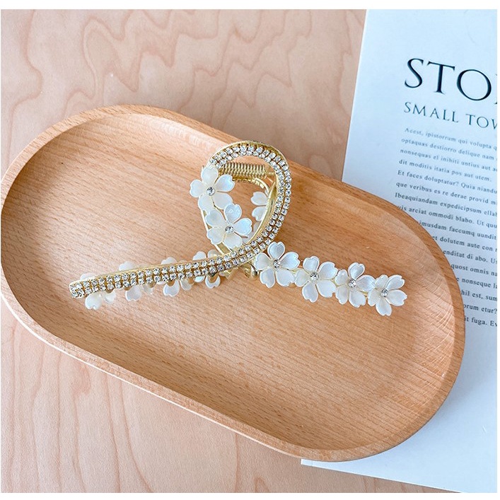 Kẹp tóc càng cua hoa trắng đính hạt châu lấp lánh sang trọng K44