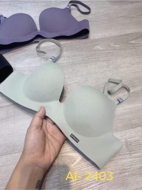 Áo lót đúc su thông hơi không gọng 2403