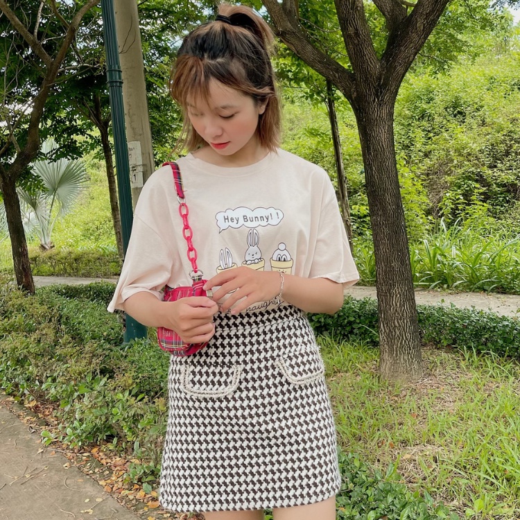 Chân Váy Ngắn Đắp Chéo Phối Nút
