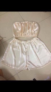 Váy quây, bộ đồ dùng cho spa
