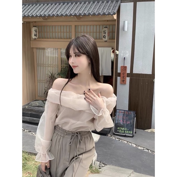 Áo trễ vai phối voan nhẹ nhàng nữ tính