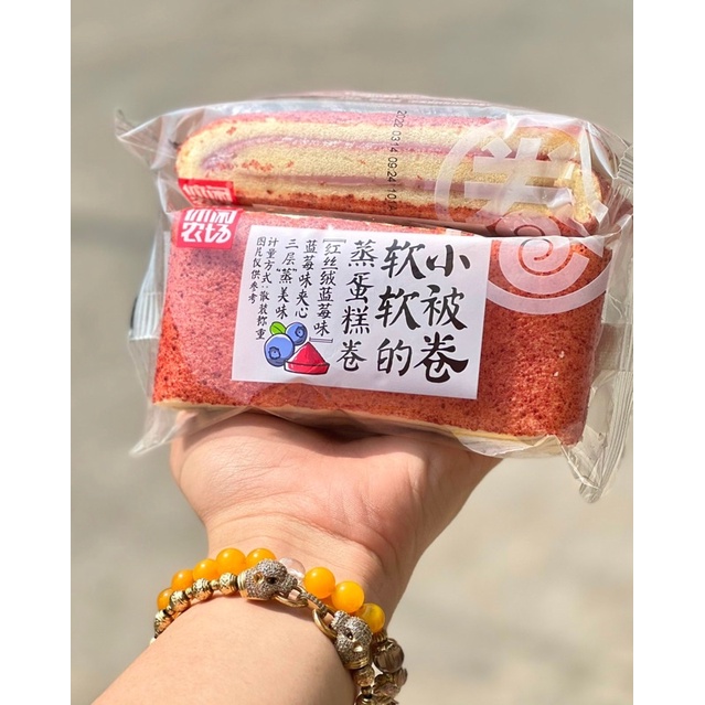 Bánh bông lan dài cuộn vị Việt Quất &amp; Phô Mai 77gram/CÁI  (1 KÍ  )