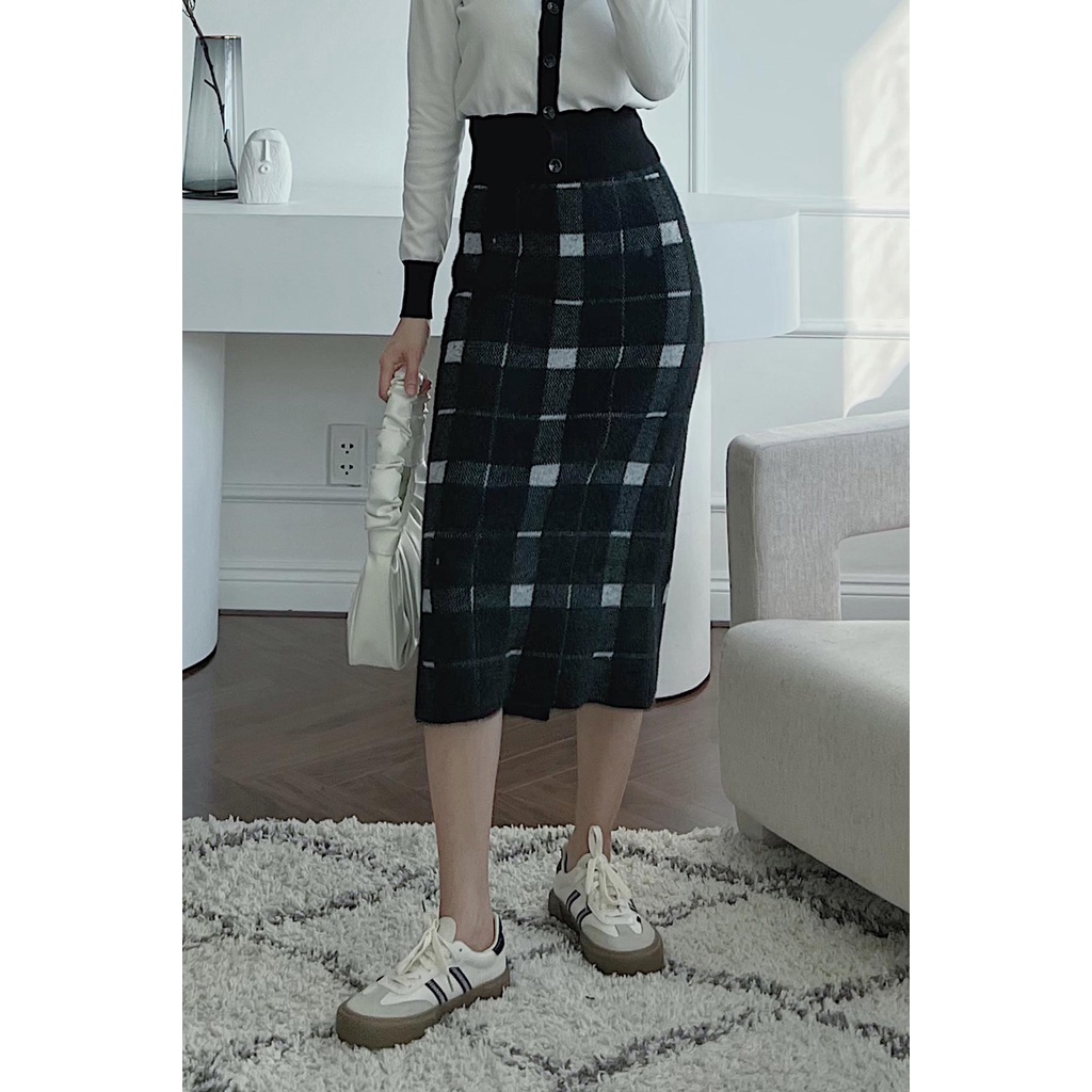 Chân Váy Len LAMER Dáng Midi Lông Kẻ Caro N62F21T010