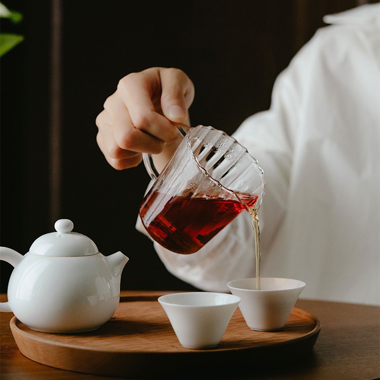 Bình Nước Thủy Tinh Chịu Nhiệt Có Tay Cầm Dung Tích 300 / 550ml